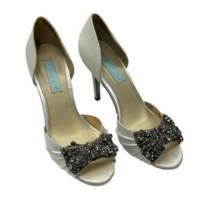 Betsey Johnson White Ivory Satin Peep Toe Wedding Heels 7.5 Rhinestone Bow Bling